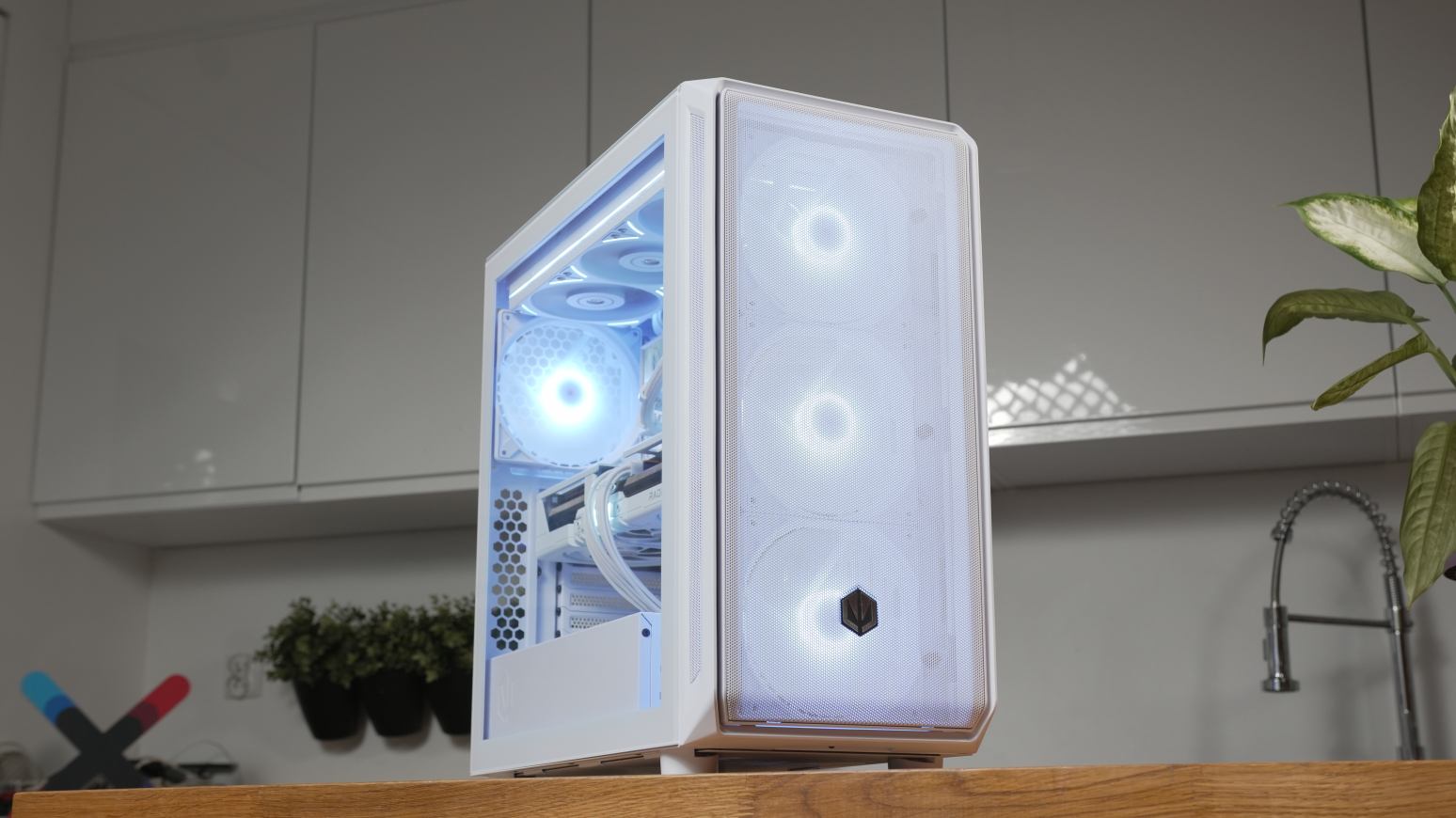 PC by Techlipton R7-9800X3D/32GB/2TB/RX 9070 XT