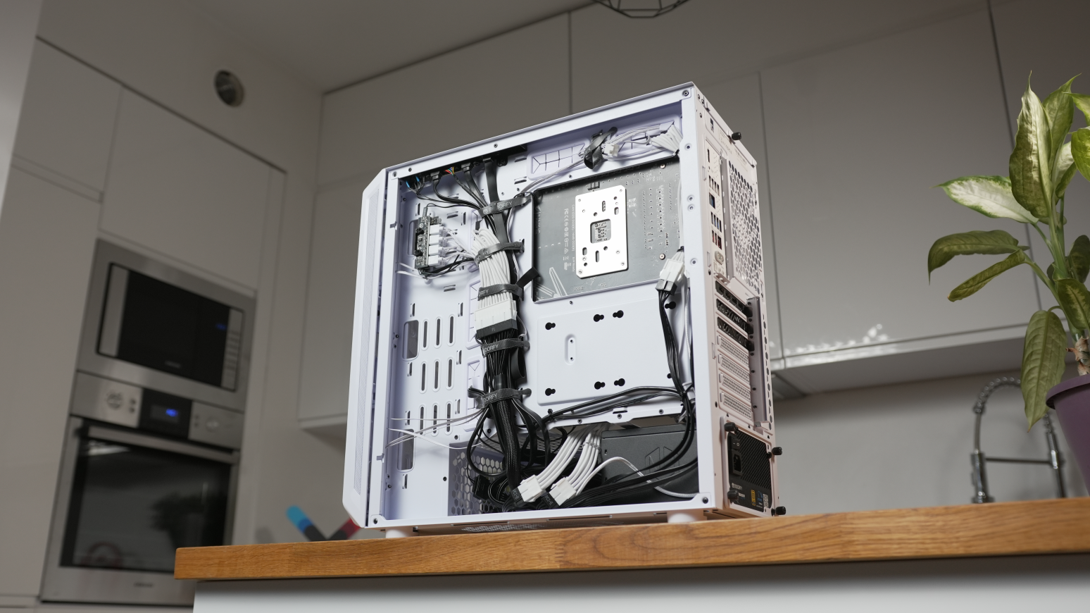 PC by Techlipton R7-9800X3D/32GB/2TB/RX 9070 XT - obrazek 14